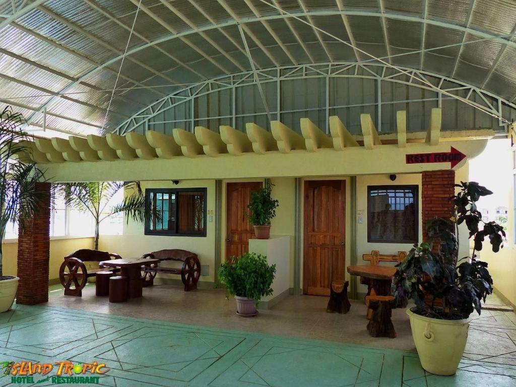 Island Tropic Hotel And Restaurant Alaminos Kültér fotó